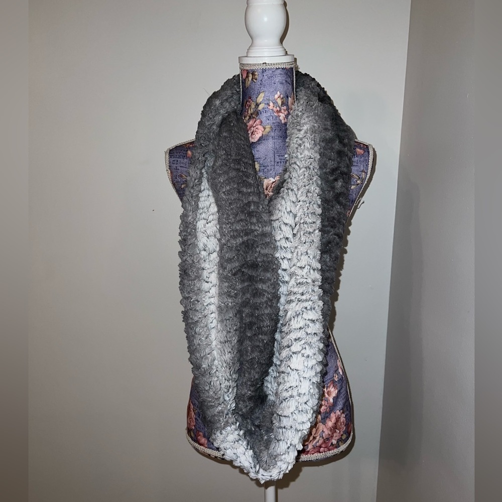 🛍️ Gray Faux Fur Infinity Scarf